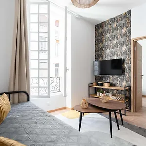  Appartement Les Petits Pavillons Standing 1 4 Pers Clim Vieux-port France